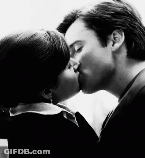 Tom Welling Kiss Kiss GIF