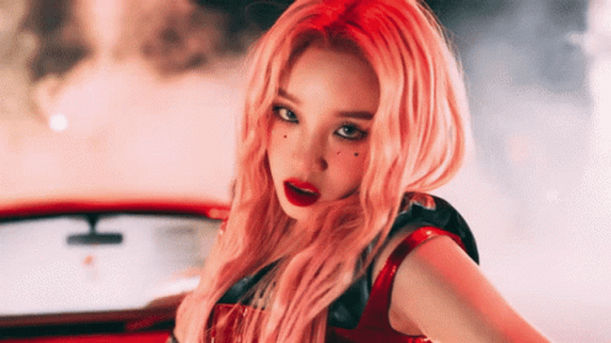 Tomboy Gidle Yuqi Dance GIF