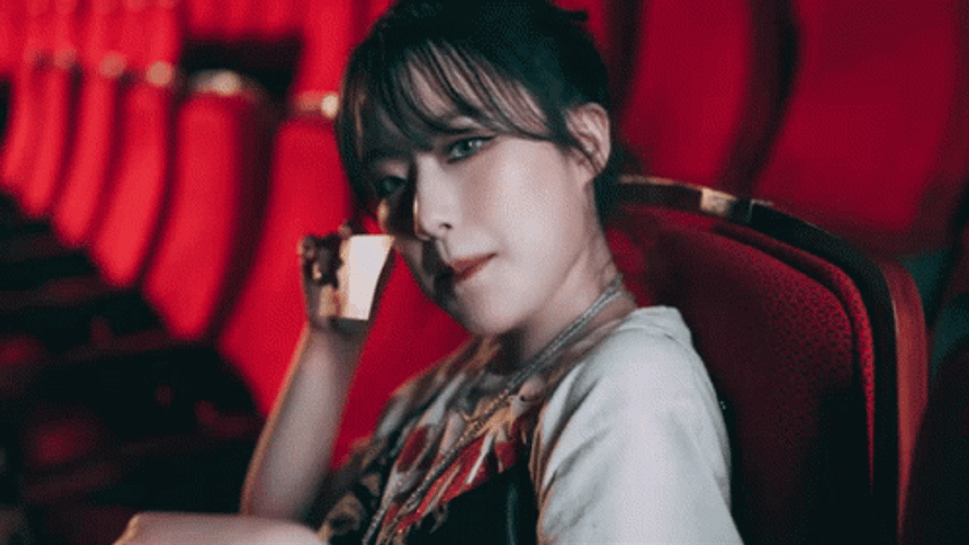 Tomboy Gidle Yuqi K-Pop GIF