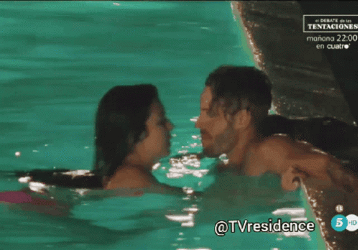 Tvresidence Besos Apasionados GIF
