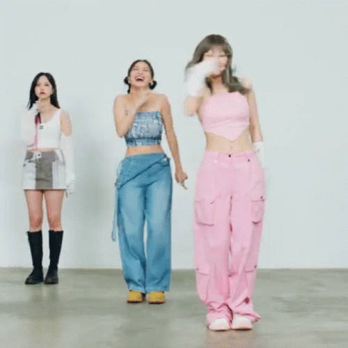 Twice Jihyo And Momo Dancing GIF