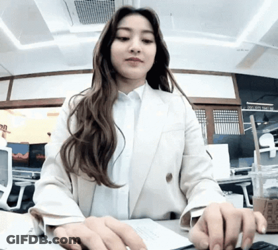 Twice Jihyo Beautiful Typing Fast GIF