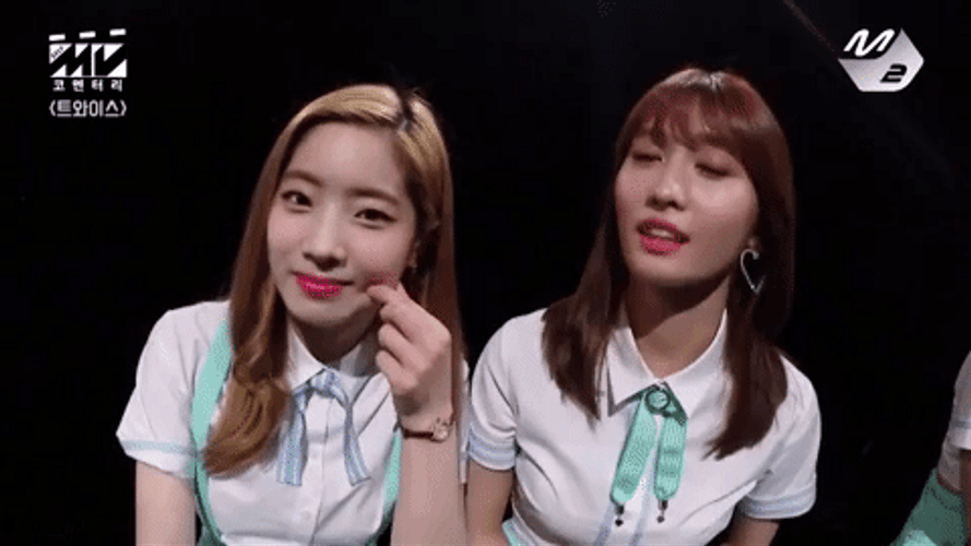 Twice K-Pop Momo Dahyun GIF