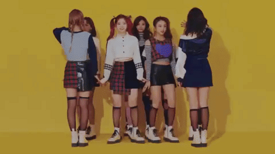 Twice K-Pop Sana Dance Formation GIF