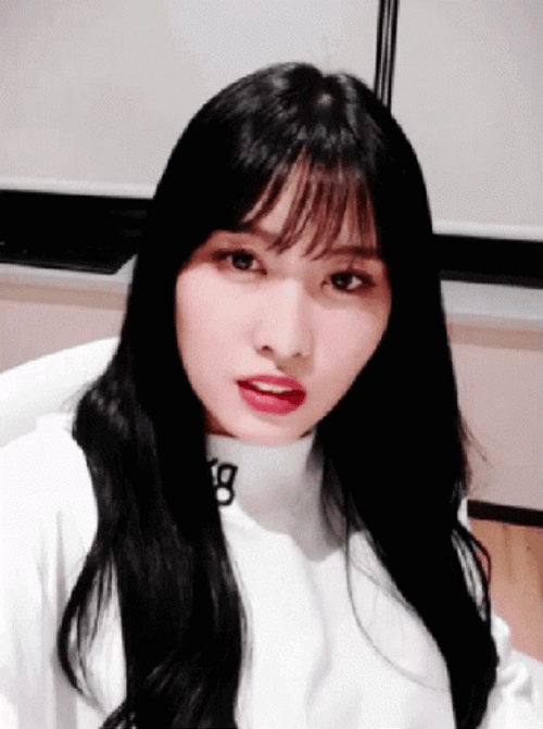 Twice Momo Confused Looks GIF