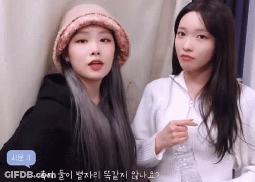 Two Girls Are Standing Next To Each Other And One Has A Speech Bubble That Says 시운 :) GIF