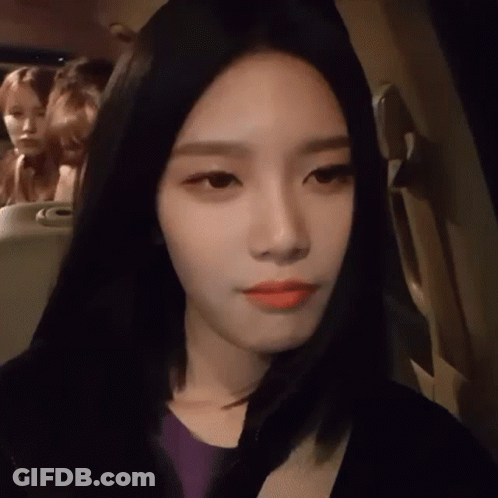 Two Girls In Dark Room Saying 너도 렌즈 ? GIF