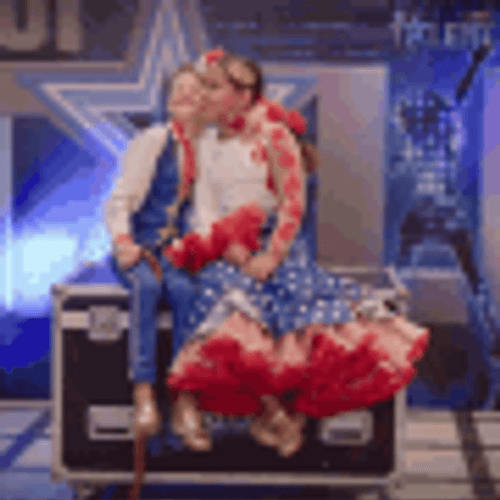 Two Kids Beso GIF