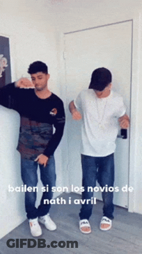 Two Men Dancing Bailen Si Son Los Novios De Nath I Avril GIF