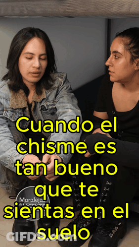 Two Women Cuando El Chisme Es Tan Bueno Que Te Sientas En El Suelo GIF