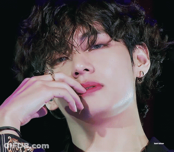 V Taking A Pictorial GIF