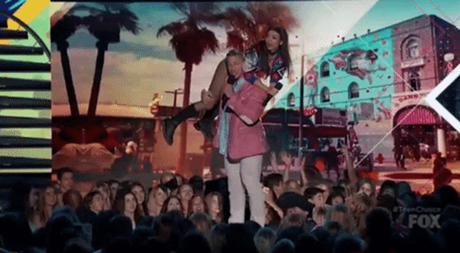 Victoria Justice Teen Choice Awards GIF