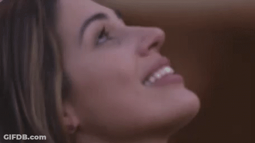 Vivian Amorim Looking Up GIF