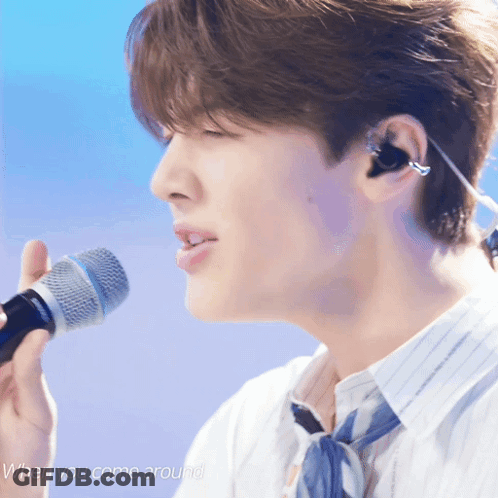 Vocal Fighters Woman In Green Shirt GIF