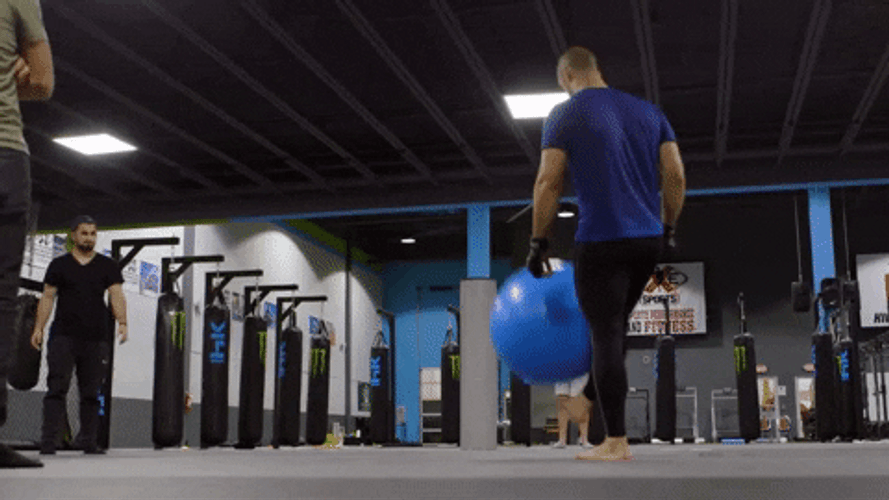 Volkan Oezdemir Punt Kick GIF