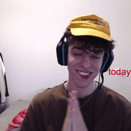 W Rizz Elosanta Gamer Flirty On Camera GIF