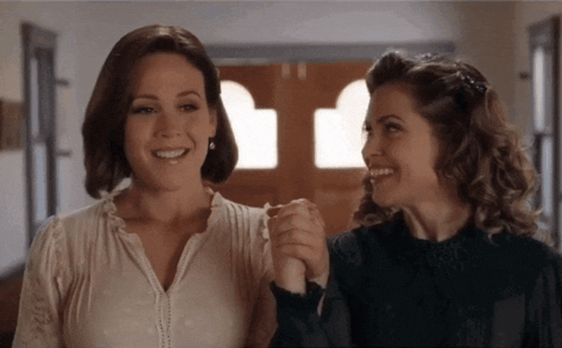 Wcth Hearties Elizabeth Rosemary Thelma Louise Seasoneleven Hold Raise Hands High Together GIF