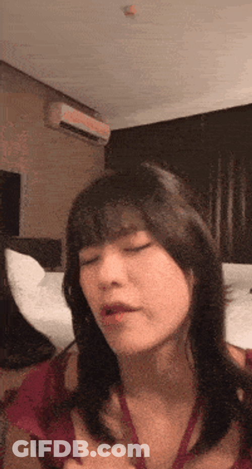 Wee Weeraya GIF