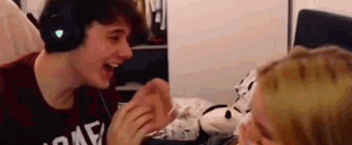 Wilbur Soot And Niki Laughing GIF