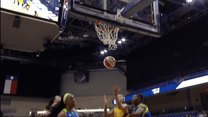 Wnba Nneka Ogwumike On The Court GIF