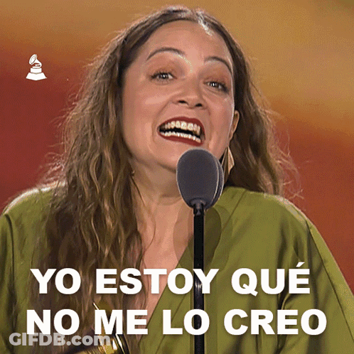 Woman At Microphone Yo Estoy Que No Me Lo Creo GIF