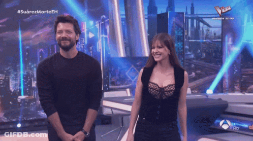 Woman Face On Screen Saying Foros MX GIF