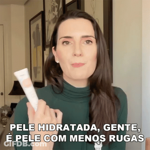 Woman Green Turtleneck Pele Hidratada Gente Pele Com Menos Rugas GIF