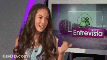 Woman In Front Of Screen Saying Entrevista GIF