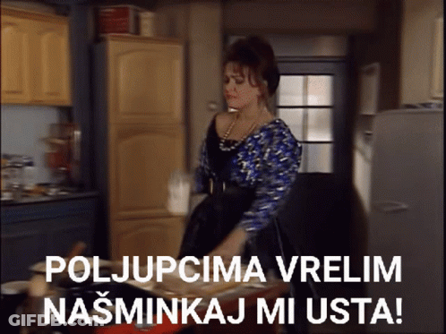 Woman In Kitchen Poljupcima Vrelim Nasminkaj Mi Usta GIF