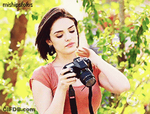 Woman In Pink Tank Top Says E Eu La Tenho Cara De Tonta GIF