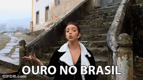 Woman On Stairs Ouro No Brasil GIF