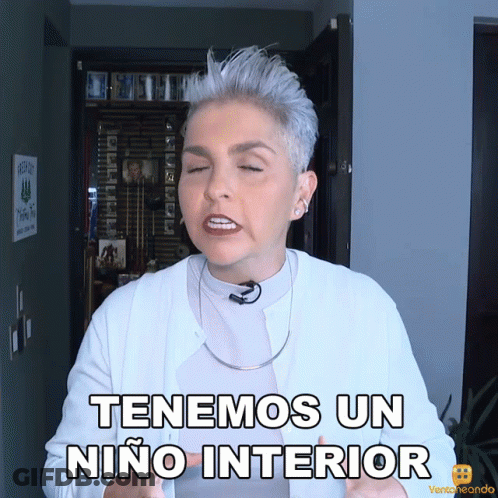 Woman Says Tenemos Un Niño Interior GIF