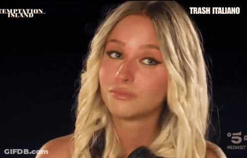 Woman With Blonde Hair Saying Trash Italiano GIF