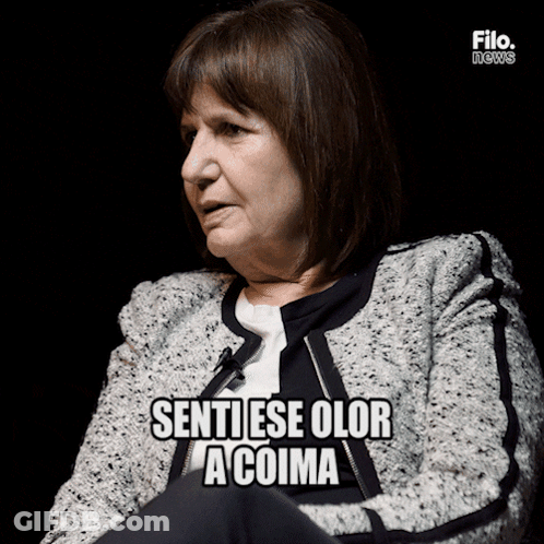 Woman With Sentiese Olor A Coima Jacket GIF