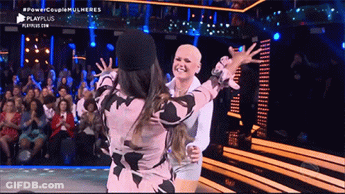 Women Hugging On Stage Power Couple Mulheres GIF