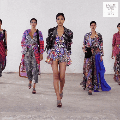 Women Modelo Ramp Modelling GIF
