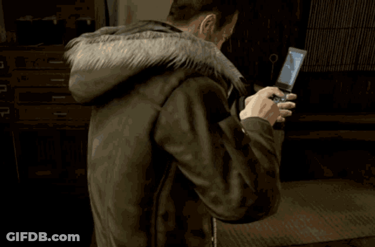 Yakuza Saejima Taiga Cellphone Typing GIF