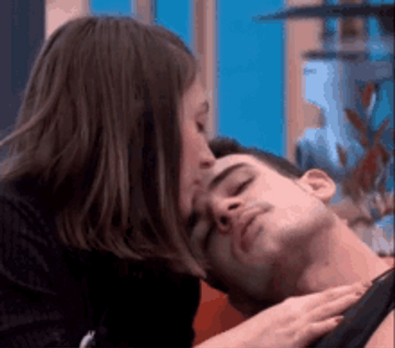 Young Couple Hesitant Beso GIF