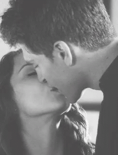 Besos Romanticos GIFs