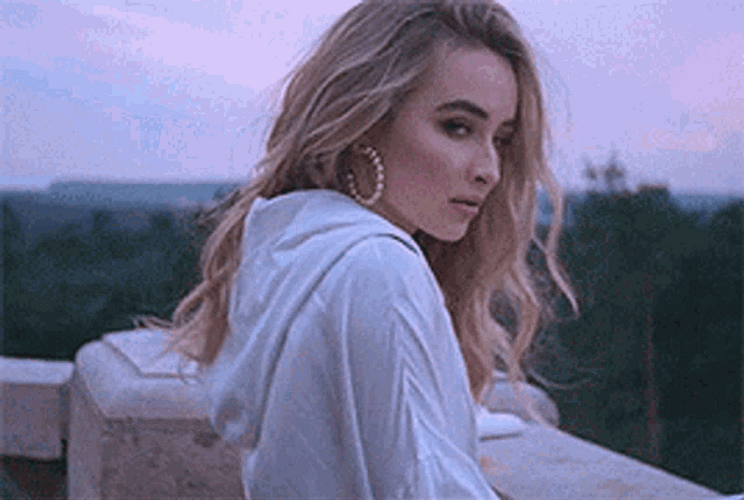 Sabrina Carpenter GIFs
