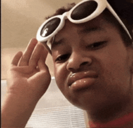 Side Eye GIFs