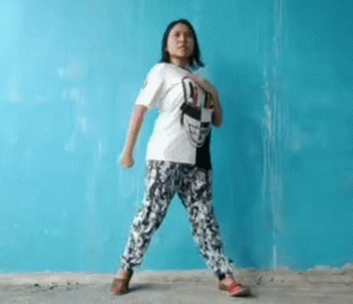 Internet Sensation Kween Yasmin Heart Pumping Dance Meme GIF | GIFDB.com