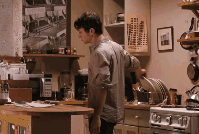 500 Days Of Summer Tom Throwing Pates GIF