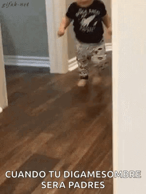 A Baby Is Running Down A Hallway With The Words Cuando Tu Digame Sombre Sera Padres Written On The Bottom . GIF