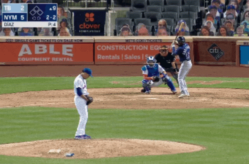 A Baseball Game Is Being Played Between Nym And Diaz And The Score Is 2-2 GIF