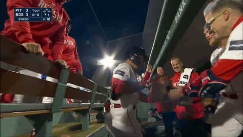 A Baseball Game Is Being Played In Oviedo And The Score Is 3 To 1 GIF