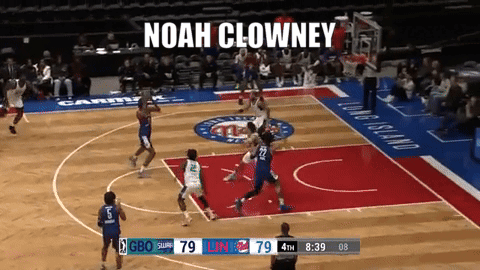 A Basketball Game Is Being Played With The Name Noah Clowney On The Top GIF