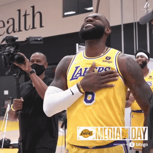 A Basketball Player Wearing A Yellow Jersey With The Number 8 On It GIF