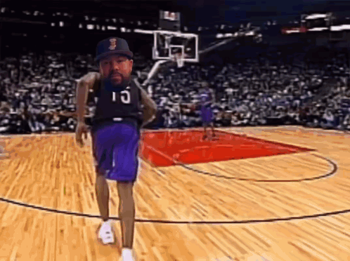 A Basketball Player With The Number 10 On His Shirt GIF
