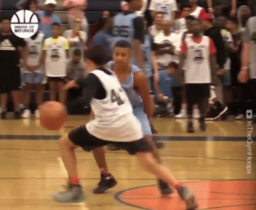A Basketball Player With The Number 4 On His Jersey Dribbles The Ball GIF